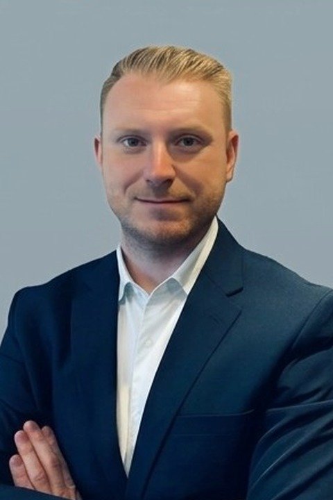 Maxime, Administrateur