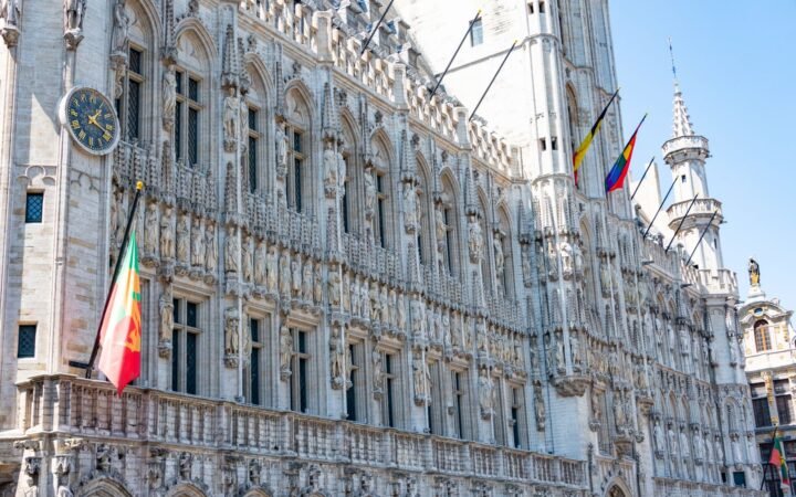 Façade d'un hôtel de ville en Belgique